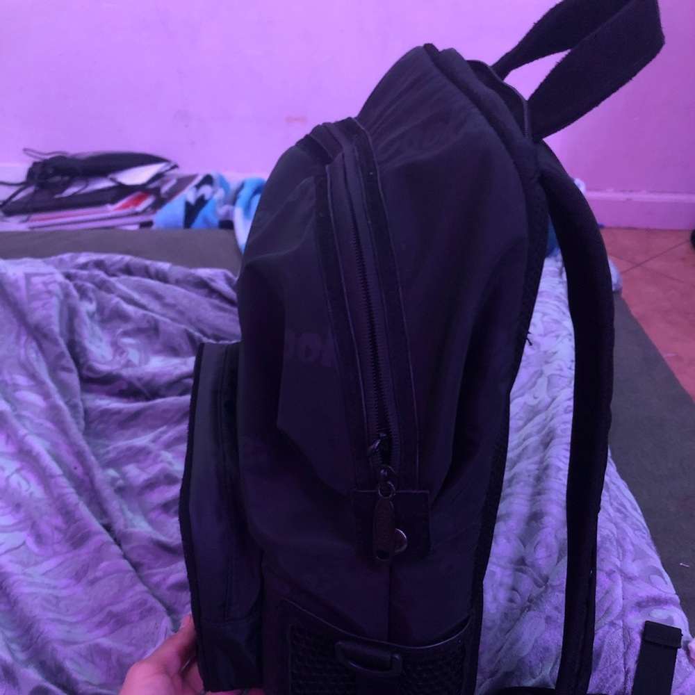 Cookies bag.it’s smell proof,it has only been used once,it has 4/5 pockets.